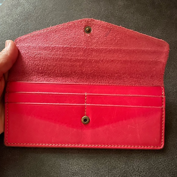 Minimalist pink fossil wallet - Picture 3 of 5